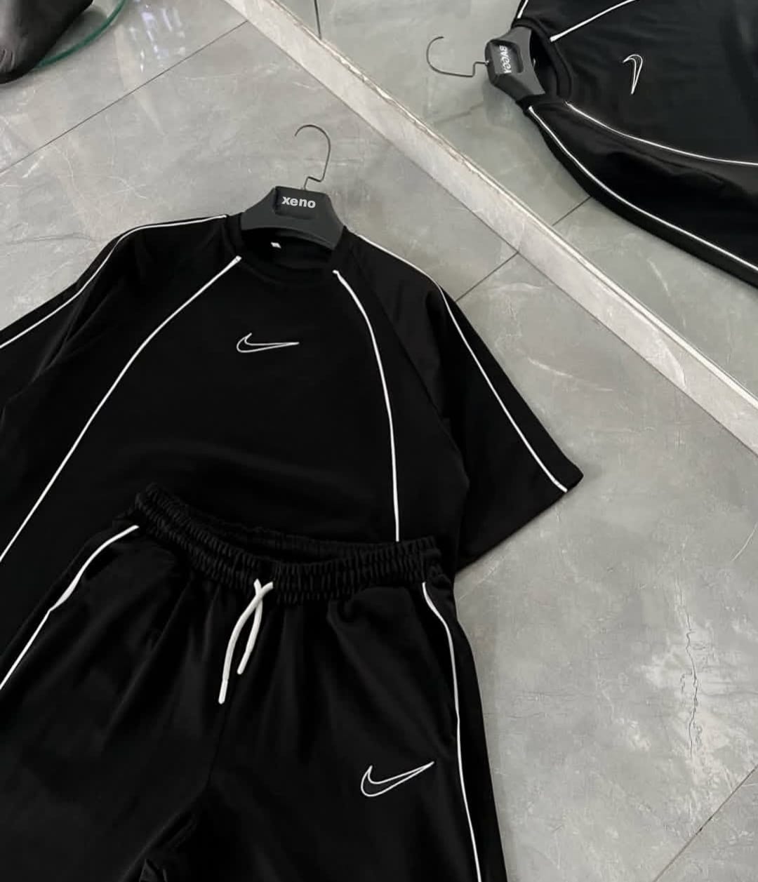NIKE