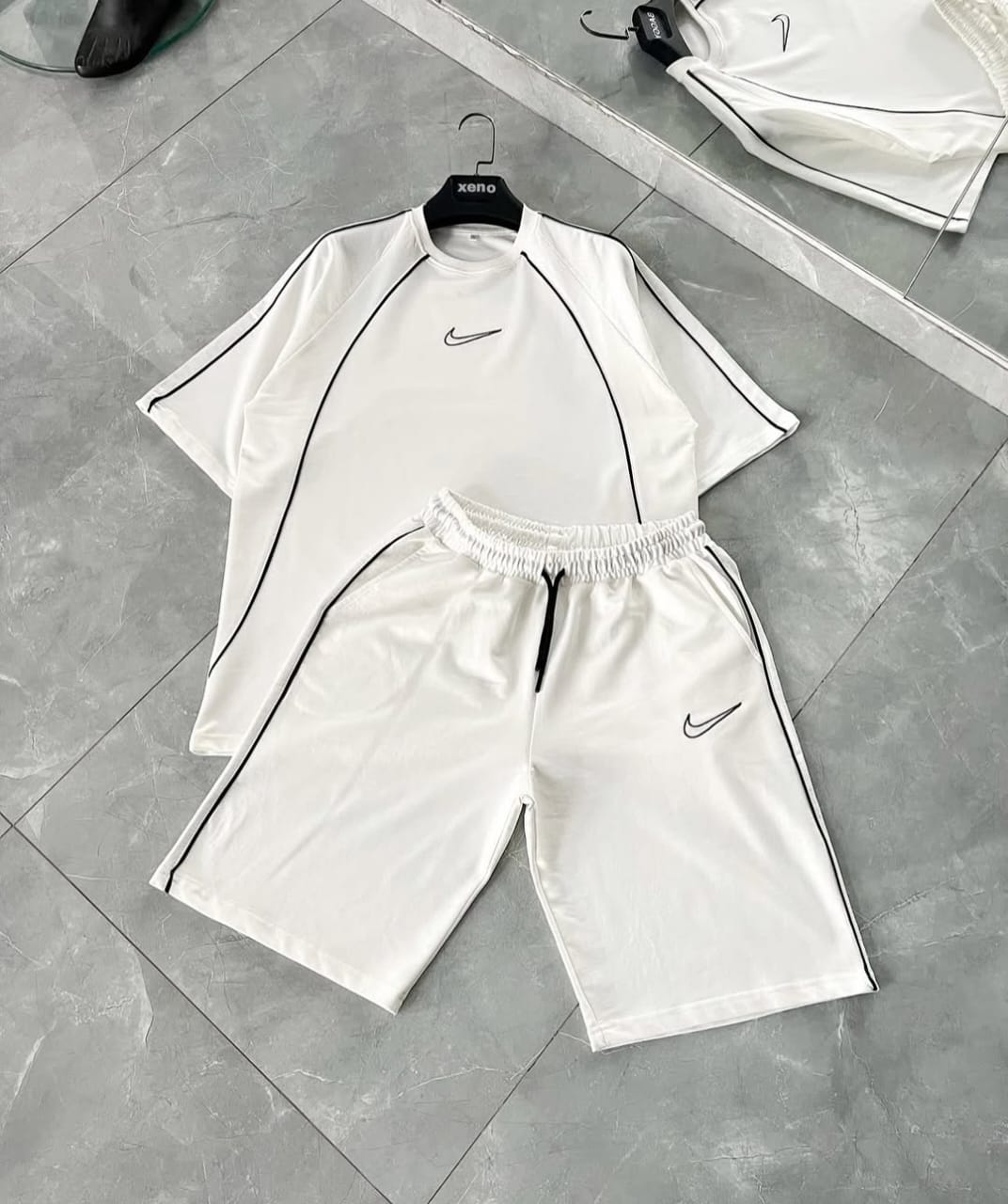 NIKE